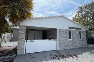 204 S Seacrest Cir, Delray Beach, FL 33444 - Photo 2