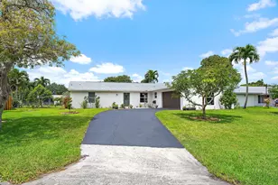 9831 Hyacinth Cir S, Palm Beach Gardens, FL 33410 - Photo 2