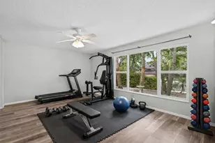 21 Whispering Oaks Cir, West Palm Beach, FL 33411 - Photo 16