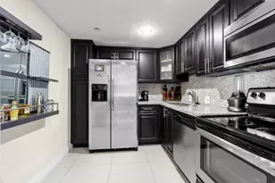 3675 N Country Club Dr, Aventura, FL 33180 - Photo 14