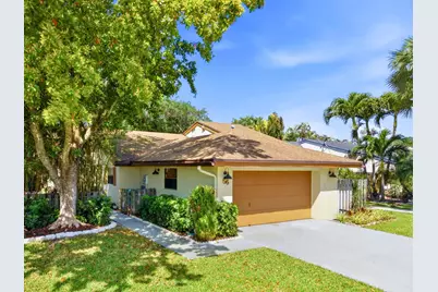 56 Baytree Circle, Boynton Beach, FL 33436 - Photo 2