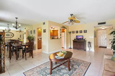3186 Via Poinciana #110, Greenacres, FL 33467 - Photo 2