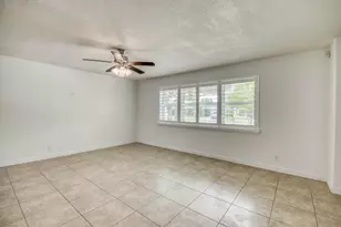 4359 Daffodil Cir N, Palm Beach Gardens, FL 33410 - Photo 4