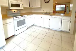 180 Sarita Ct, Royal Palm Beach, FL 33411 - Photo 4