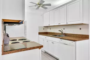 2066 Exeter D, Boca Raton, FL 33434 - Photo 10