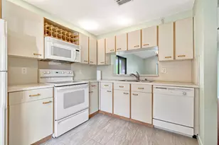 351 Club Cir, Boca Raton, FL 33487 - Photo 8