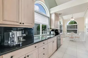 2390 Saratoga Bay Dr, West Palm Beach, FL 33409 - Photo 16
