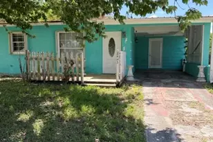 2443 2nd Pl SW, Vero Beach, FL 32962 - Photo 2
