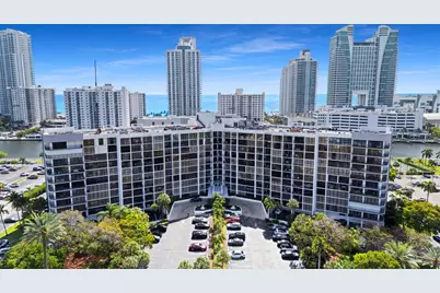 600 Parkview Drive #823, Hallandale Beach, FL 33009 - Photo 2