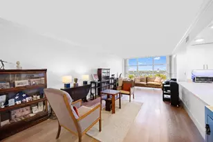 600 Parkview Dr, Hallandale Beach, FL 33009 - Photo 4