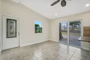 517 Sunrise Ct, Lake Worth Beach, FL 33460 - Photo 12