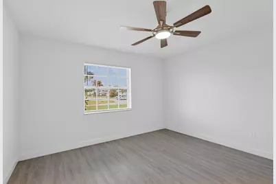 124 SE Eyerly Avenue, Port Saint Lucie, FL 34983 - Photo 14