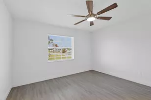 124 SE Eyerly Ave, Port Saint Lucie, FL 34983 - Photo 14