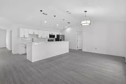 124 SE Eyerly Avenue, Port Saint Lucie, FL 34983 - Photo 2