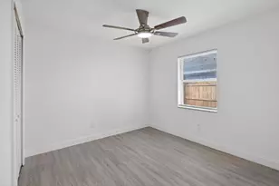 124 SE Eyerly Ave, Port Saint Lucie, FL 34983 - Photo 12