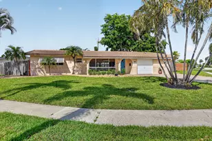 301 SE 8th Ave, Deerfield Beach, FL 33441 - Photo 2