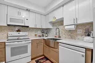 3050 Presidential Way, West Palm Beach, FL 33401 - Photo 8