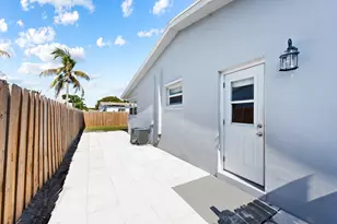 271 NE 57th Ct, Oakland Park, FL 33334 - Photo 4