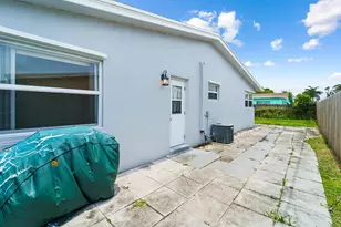 271 NE 57th Ct, Oakland Park, FL 33334 - Photo 20