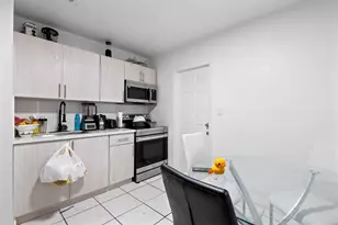 426 NE 166th St, North Miami Beach, FL 33162 - Photo 8