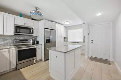 3138 Via Poinciana #306, Lake Worth, FL 33467 - Photo 2