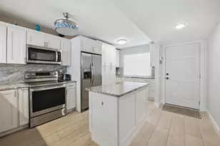 3138 Via Poinciana, Lake Worth, FL 33467 - Photo 2