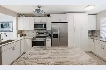 3138 Via Poinciana #306, Lake Worth, FL 33467 - Photo 6