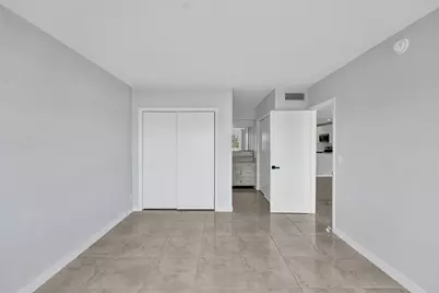 455 Paradise Isle Boulevard #305, Hallandale Beach, FL 33009 - Photo 18