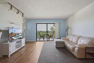 2205 S Cypress Bend Dr, Pompano Beach, FL 33069 - Photo 4