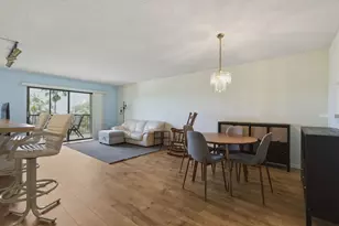 2205 S Cypress Bend Dr, Pompano Beach, FL 33069 - Photo 2