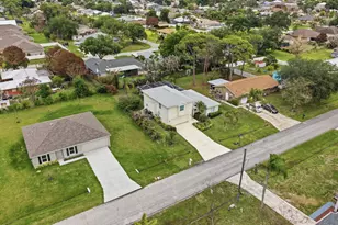 1707 SE Manth Ln, Port Saint Lucie, FL 34983 - Photo 32