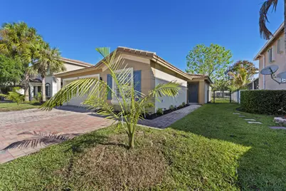 1899 Newport Isles Boulevard, Port Saint Lucie, FL 34953 - Photo 2