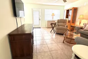 289 Markham N, Deerfield Beach, FL 33442 - Photo 4