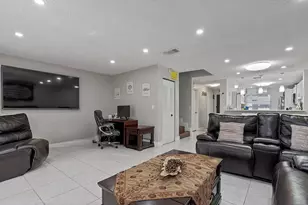 1177 NW 98th Terrace, Pembroke Pines, FL 33024 - Photo 16