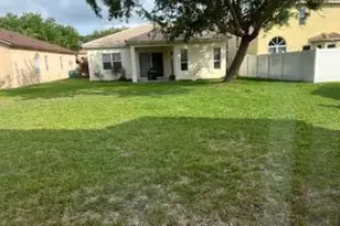 5642 Sunberry Cir, Fort Pierce, FL 34951 - Photo 10