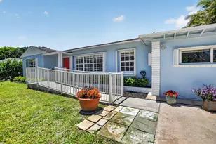 277 NW 3rd Ct, Boca Raton, FL 33432 - Photo 2