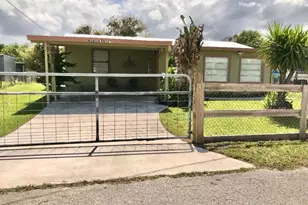 1038 8th St, Okeechobee, FL 34974 - Photo 1