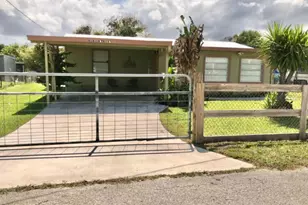 1038 8th St, Okeechobee, FL 34974 - Photo 2