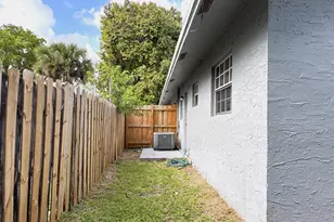 830 SW 10th St, Pompano Beach, FL 33060 - Photo 20