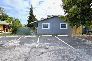 830 SW 10th St, Pompano Beach, FL 33060 - Photo 18
