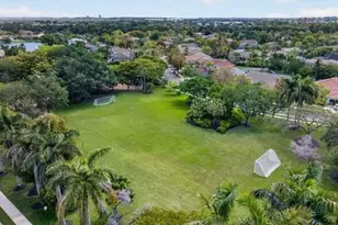 131 Cameron Ct, Weston, FL 33326 - Photo 32