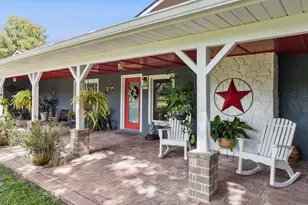 1950 Foxhollow Dr E, Auburndale, FL 33823 - Photo 2