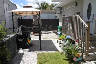 4633 SW 73rd Ave, Davie, FL 33314 - Photo 4