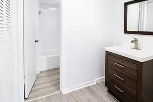 9682 Fontainebleau Blvd, Miami, FL 33172 - Photo 8