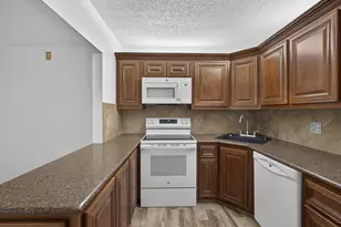 315 Pine Ridge Cir, Greenacres, FL 33463 - Photo 20