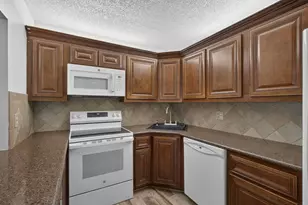 315 Pine Ridge Cir, Greenacres, FL 33463 - Photo 18