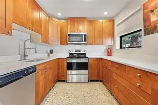 250 NE 13th St, Delray Beach, FL 33444 - Photo 10