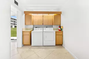 2561 Village Blvd, West Palm Beach, FL 33409 - Photo 32