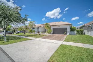 16423 Segovia Cir S, Fort Lauderdale, FL 33331 - Photo 2