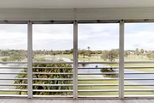 3980 Oaks Clubhouse Dr, Pompano Beach, FL 33069 - Photo 4